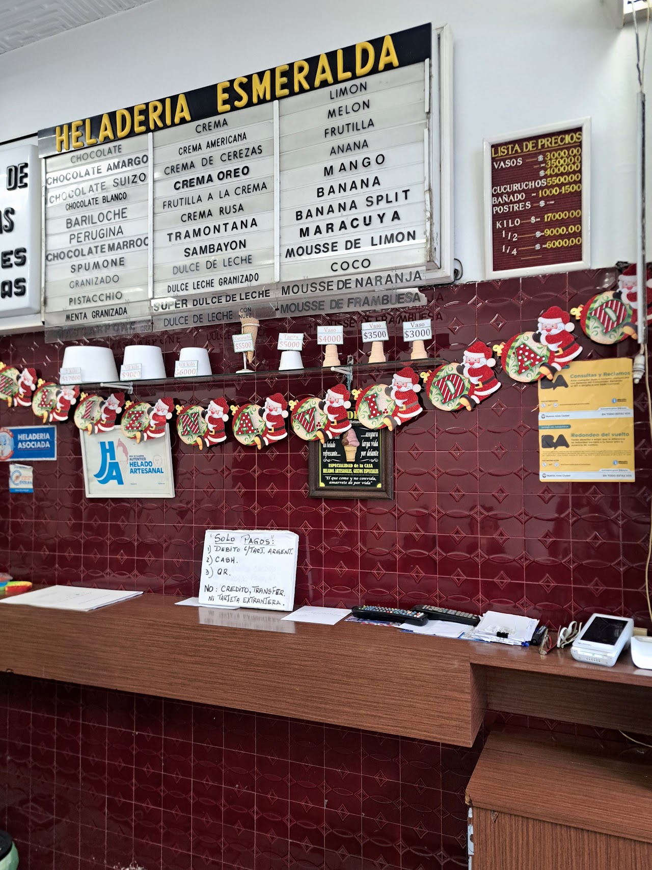 Fachada de Heladería Esmeralda